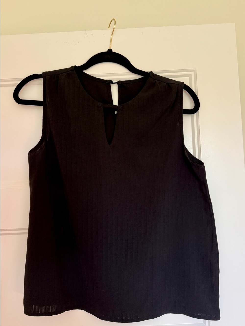 Women’s Black Sleeveless Keyhole Tank Top Work Casual - Size Small
